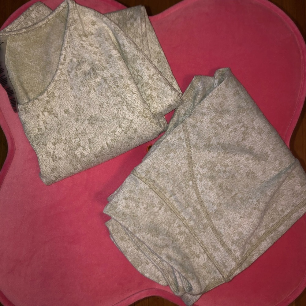 Gymshark Fleur Texture Two Piece Set